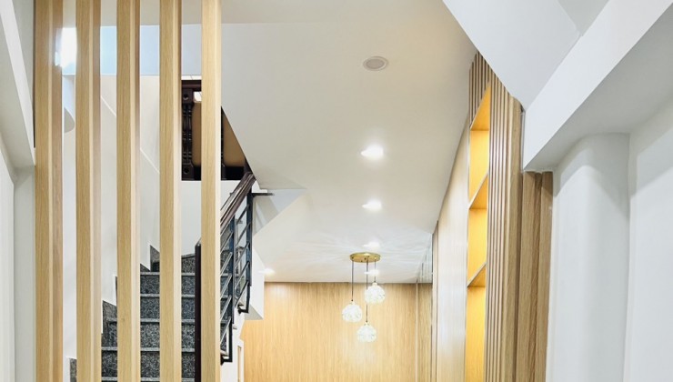 Cho thuê nhà nguyên căn trong Ngõ Khâm Thiên, Đống Đa 4tầng, 2 ngủ - Giá 16 triệu - Full nội thất y hình